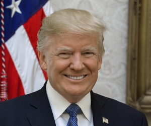 La política de Trump influye en las acciones ecuatorianas mediante reajustes en percepciones de riesgo y movilidad de capital. Este efecto indirecto se traduce en oportunidades para reubicar inversiones y ajustar estrategias en sectores emergentes, impulsando a los inversores a considerar nuevos horizontes más allá de la política tradicional.